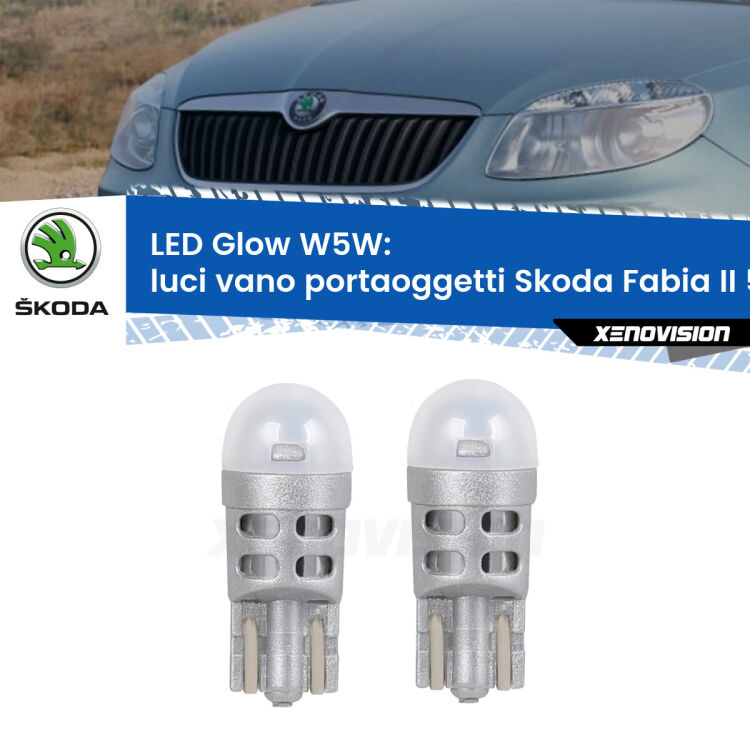 Luci Vano Portaoggetti LED Skoda Fabia II 5J 2006 - 2014: W5W Glow a Luce Calda <strong>Luci Vano Portaoggetti LED luce calda per Skoda Fabia II</strong> 5J 2006 - 2014. Coppia lampade <strong>W5W</strong> modello Glow di Xenovision.