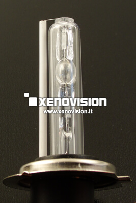 <p>Miscela di gas purissima 8000k senza aggiunte di gas inerti (coloranti) - Lampada H7 <strong>PROFESSIONALE</strong> di Altissima Qualità, realizzata e garantita da xenovision.</p>