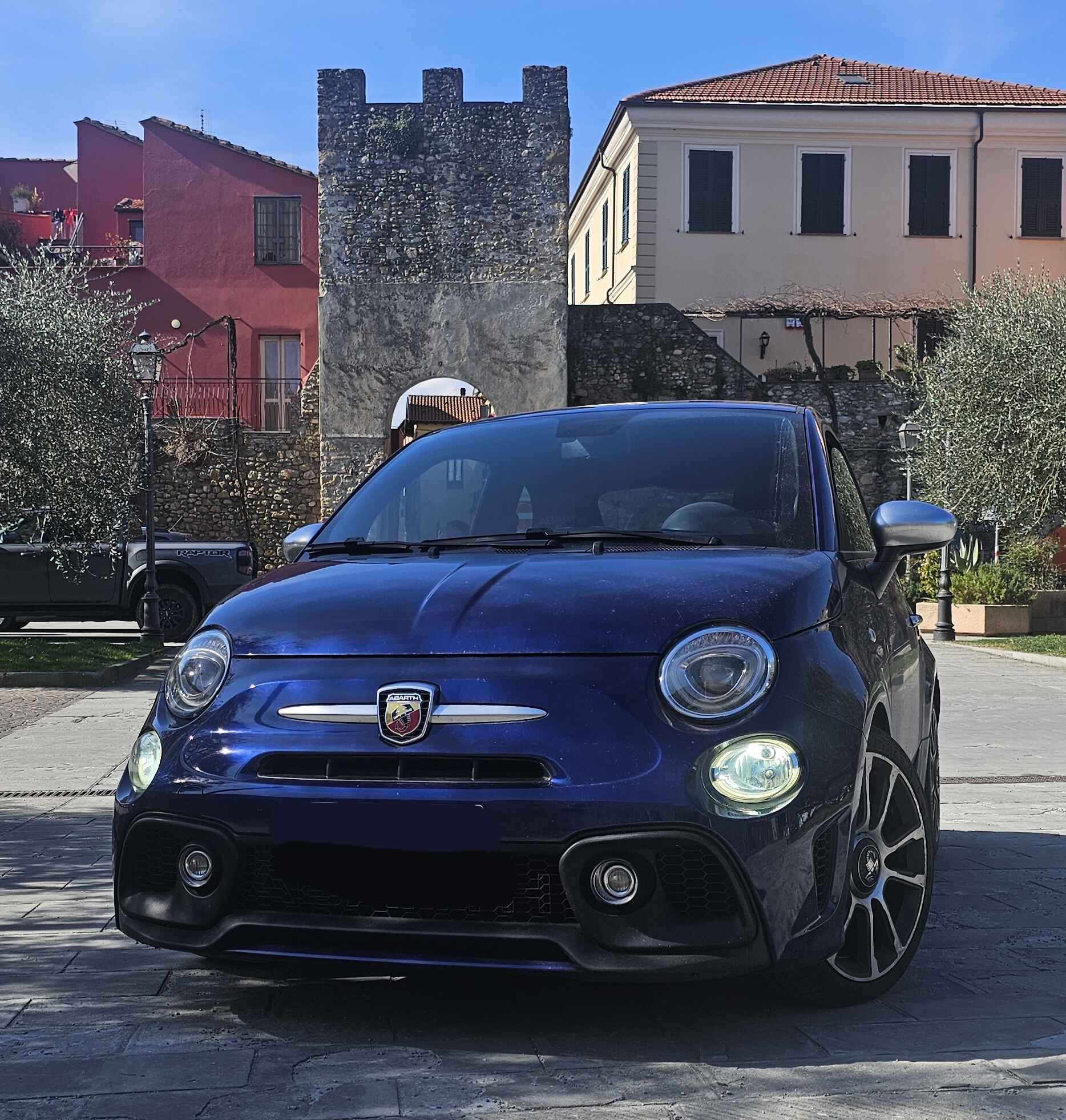 <strong>Luci diurne LED no-spie per Abarth 500 595 695</strong>  restyling. Coppia lampade <strong>T20</strong> modello Cobra super-canbus, raffreddate a ventola.