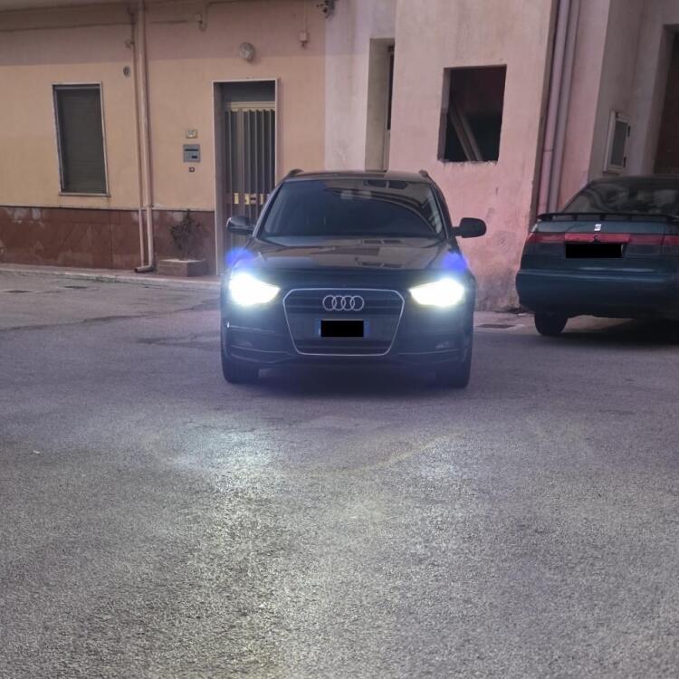 <strong>Kit trasformazione a LED per fari xenon di serie Audi A4</strong> B8 2007 - 2015. Lampade <strong>D3S</strong> Plug&Play no-errori 24.000Lumen da Xenovision.