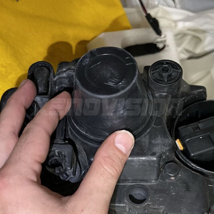 FINE SERIE: NO GARANZIA<strong>Kit anabbaglianti LED specifico per VW Polo</strong> 6R, 6C lenticolare. Lampade <strong>H7</strong> Canbus da 15.000Lumen di luminosità modello Ninja Xenovision.