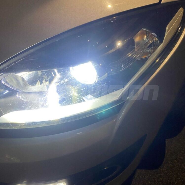 <strong>Kit anabbaglianti LED specifico per Renault Megane III</strong> Mk3 2008 - 2015. Lampade <strong>H7</strong> Canbus da 29.000Lumen di luminosità modello Eagle Xenovision.