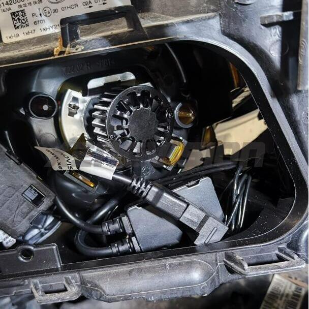 <strong>Kit anabbaglianti LED specifico per Volvo V40</strong>  2012 - 2015. Lampade <strong>H7</strong> Canbus da 29.000Lumen di luminosità modello Eagle Xenovision.