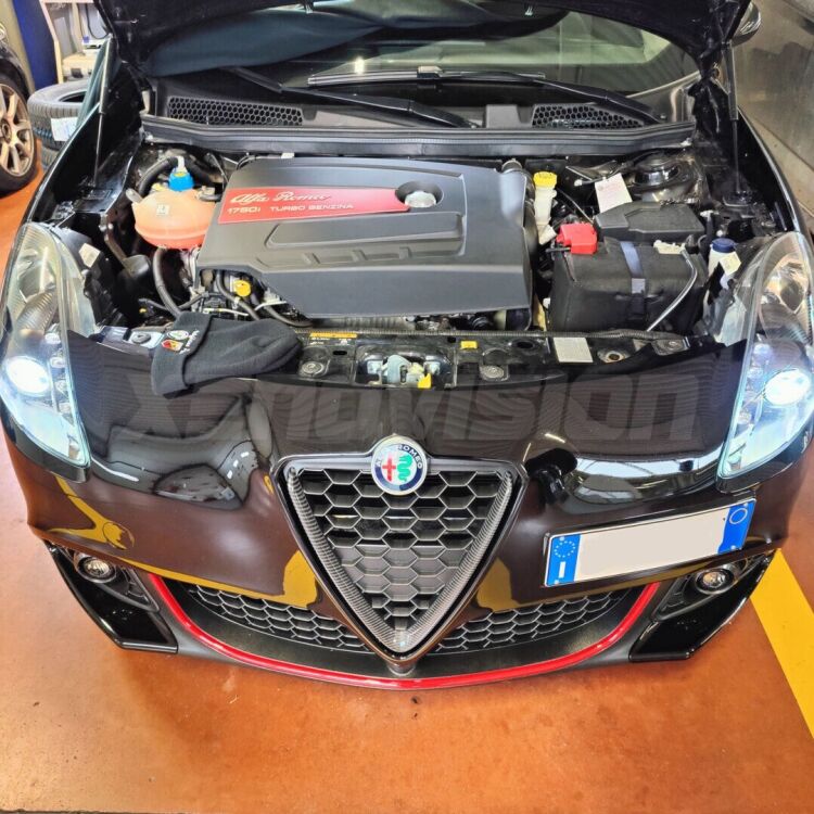 <strong>Kit anabbaglianti LED per Alfa romeo Giulietta</strong>  2010 in poi.</strong>.Coppia lampade <strong>H7</strong> modello Edge v3.0 di Xenovision.