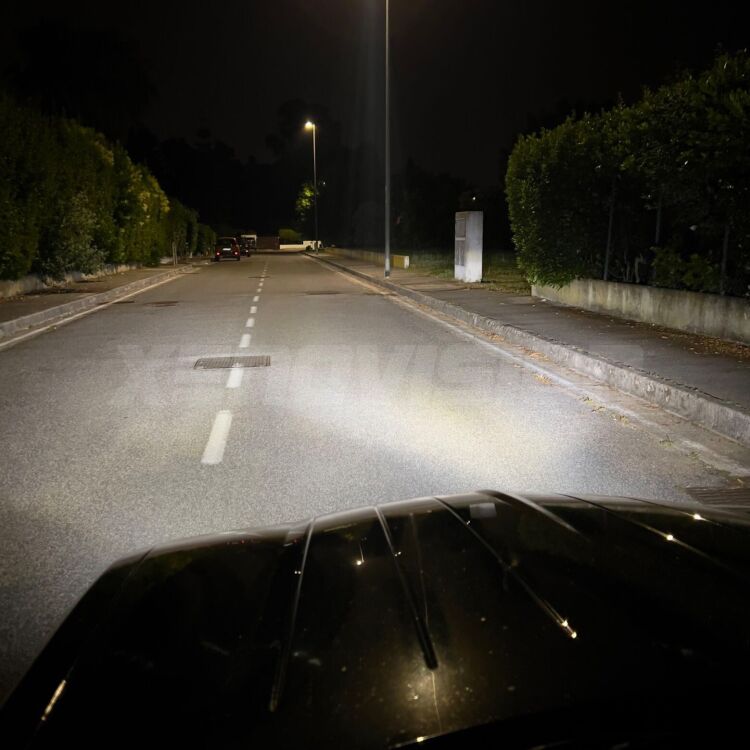 4 Anabbaglianti LED H7 34,000Lm per Chrysler Crossfire 2003 - 2007 <strong>Kit anabbaglianti LED per Chrysler Crossfire</strong> 2003 - 2007.</strong>.Coppia lampade <strong>H7</strong> modello Edge v3.0 di Xenovision.