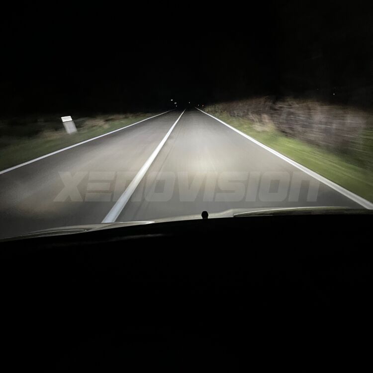 <strong>Kit anabbaglianti LED per Ford Fiesta</strong> Mk6 faro lenticolare.</strong>.Coppia lampade <strong>H7</strong> modello Edge v3.0 di Xenovision.