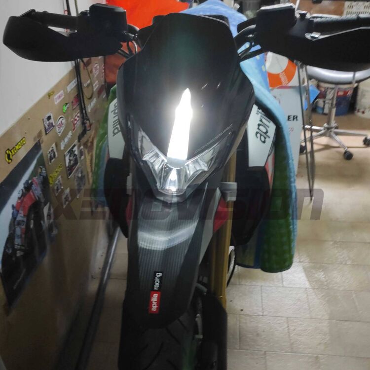 6 H6W: LED per Luci posizione Alfa romeo 156 1997-2005 Lampadina LED H6W per <strong>luci posizione Alfa romeo 156 </strong> (modelli 1997-2005) con 10 chip Led CREE da 5W ciascuno. lluminazione poderosa a 360 gradi, luminosità incredibile. Qualità Massima Garantita.