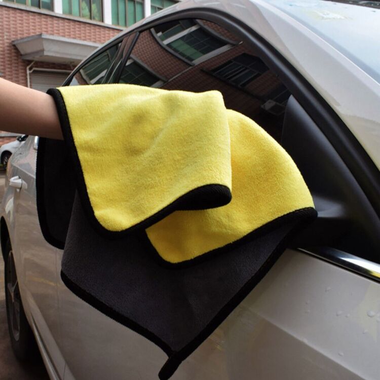 2 Carwash Panno in Microfibra Extralarge - 50x100cm Panno in <b>microfibra multiuso extra-large</b>, ideale per una pulizia senza aloni e asciugatura rapida all'autolavaggio. Delicato su tutte le superfici.