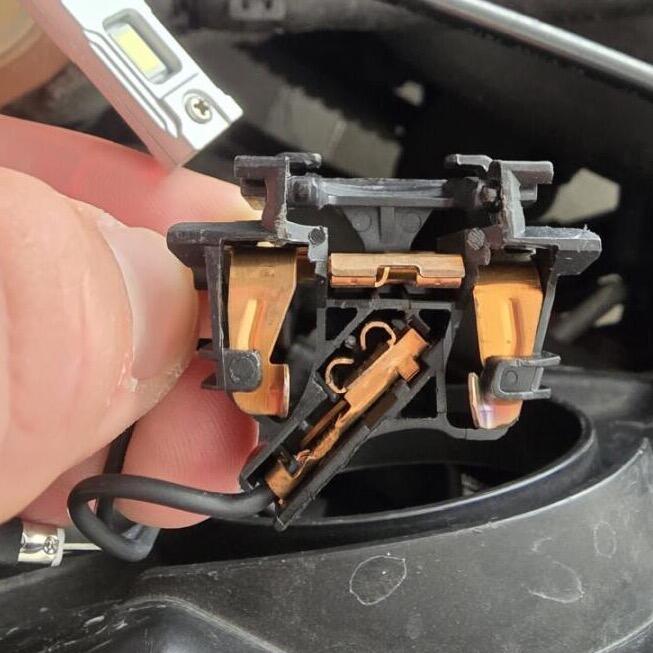 2 Coppia Adattatori Portalampada LED Ford Focus Abbaglianti etc Coppia adattatori portalampada LED ideale su varie versioni di Ford Focus etc