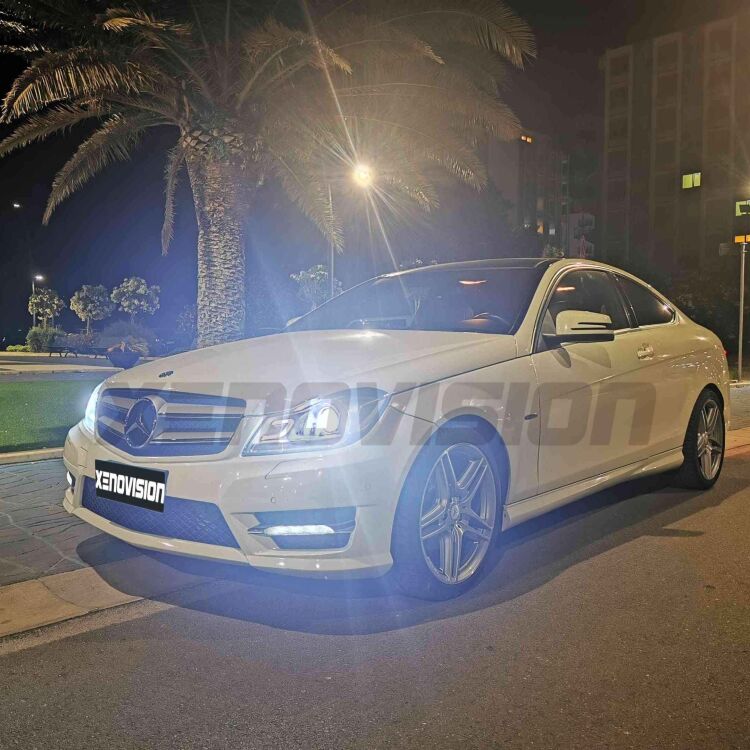 4 Anabbaglianti LED D1S 24,000Lm per Renault Laguna III X91 2007 - 2015 <strong>Lampade conversione a LED specifiche per Renault Laguna III</strong> X91 2007 - 2015 con fari D1S xenon di serie. Lampade Canbus da 24.000Lumen, Qualità Massima.