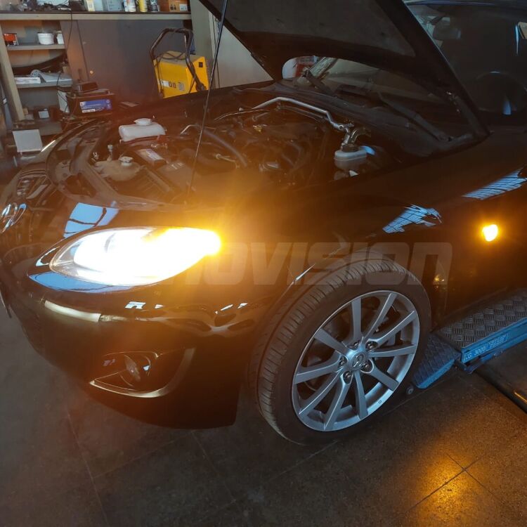 <strong>Freccia Anteriore LED no-spie per Mazda MX-5 III</strong> NC 2005 - 2014. Lampada <strong>T20</strong> modello Gear3 no Hyperflash, raffreddata a ventola.
