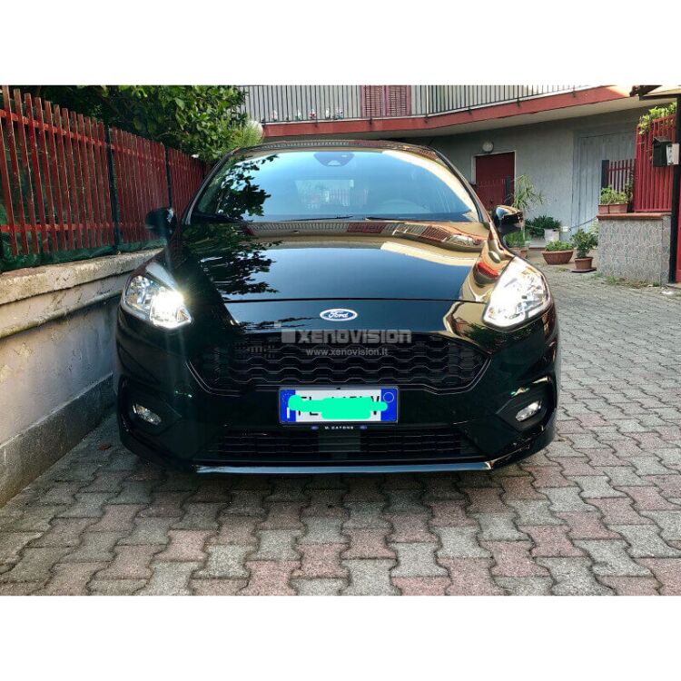 9 Luci diurne LED H15 24,000Lm per Abarth 124 spider 2016 - 2019 <strong>Kit luci diurne LED per Abarth 124 spider</strong> 2016 - 2019. Lampade <strong>H15</strong> doppia funzione (diurne + abbaglianti) Canbus modello Shark Xenovision.