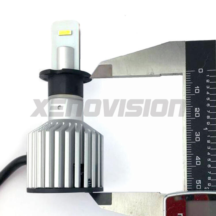 FINE SERIE: NO GARANZIA<p><strong>Per fari Lenticolari e Parabola.</strong> Kit LED H3 con chip CREE. Triplica la luminosità su strada. Ottimo taglio di luce. Dissipatore a cilindo, ultracompatto. Canbus 90% auto.</p>