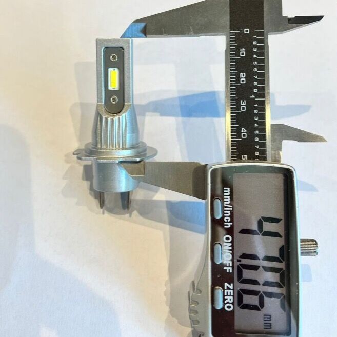 3 Luci svolta LED H7 9600Lm per Hyundai I30 PDE, PD, PDEN 2016 in poi <strong>Kit LED Luci svolta per Hyundai I30</strong> PDE, PD, PDEN 2016 in poi.</strong> Coppia lampade <strong>H7</strong> senza ventola e ultracompatte per installazioni in fari senza spazi.