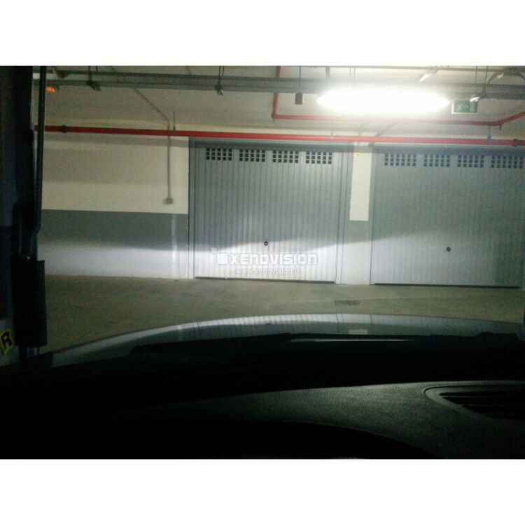 8 Abbaglianti LED H7 24,000Lm per Volvo V50 545 dal 2008, con fari Bi-Xenon <strong>Kit LED abbaglianti per Volvo V50</strong> 545 dal 2008, con fari Bi-Xenon. </strong>Include due lampade Canbus H7 Brightstar da 24,000 Lumen. Qualità Massima.