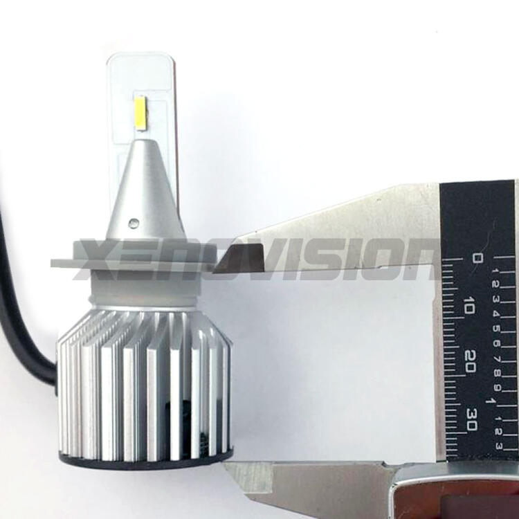 <p><strong>Per fari Lenticolari e Parabola.</strong> Kit LED H7 con chip CREE. Triplica la luminosità su strada. Ottimo taglio di luce. Dissipatore a cilindo, ultracompatto. Canbus 90% auto.</p>