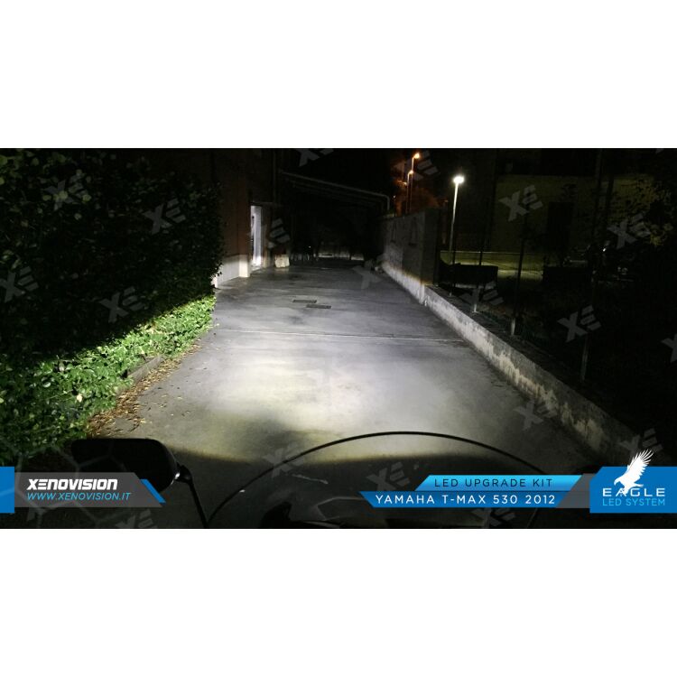 8 Anabbaglianti LED HIR2 29,000Lm per Land rover Discovery IV L319 fari lenticolari <strong>Kit anabbaglianti LED specifico per Land rover Discovery IV</strong> L319 fari lenticolari. Lampade <strong>HIR2</strong> Canbus da 29.000Lumen di luminosità modello Eagle Xenovision.