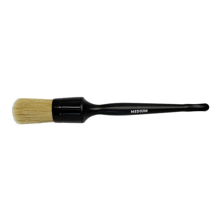 1 Innovacar Medium Brush - Pennello setole medie Pennello per detailing con setole medie che puliscono efficacemente interni ed esterni, raggiungendo anche i dettagli più difficili con precisione.