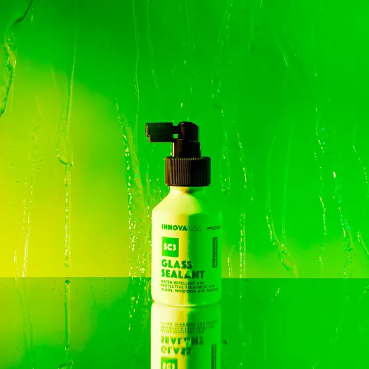 Innovacar SC3 Glass Sealant - Trattamento Antiacqua Idrorepellente Vetri - 100ml Sigillante nanotecnologico per vetri auto, garantisce idrorepellenza e visibilità migliorata anche in caso di pioggia.