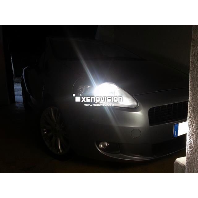 2 Kit BiXenon H4 5300k 35W 64Bit Focus Pro Xenovision Bianco Solare <p><strong>La Qualità Massima sul mercato.</strong> Kit BiXenon 35w Professionale,, equipaggiato con lampade di altissima qualità Xenovision FocusPro Korea H4 BiXenon 5300k.</p>