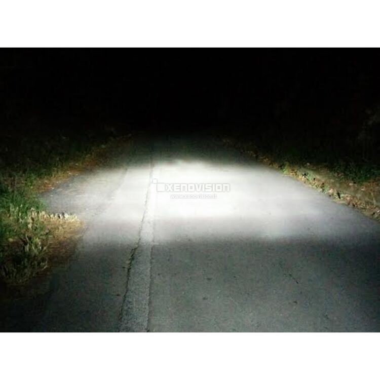 <p>Kit Bixenon Honda SH dal 1984 in poi, 6000k 35W Ultra Slim Xenovision ad architettura digitale 64-Bit. Lampada bixenon H4 Bianco Lunare Ket KOREA, Qualita Garantita 2 anni&nbsp;</p>