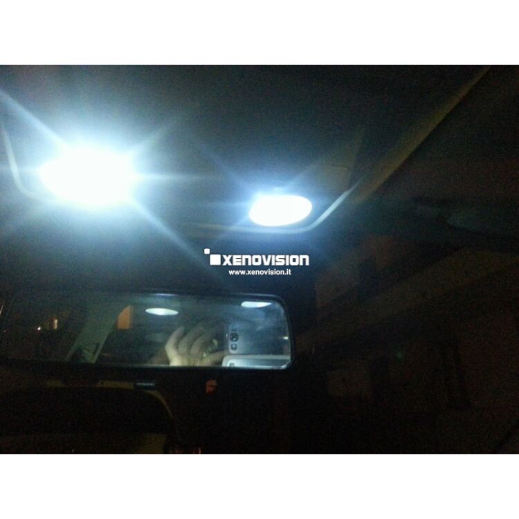 2 Kit Led Golf V - Tutti i punti luce - Full - Bianco Lunare 6000k <p>Kit Led Golf V Full, conversione totale a Led per Golf 5.Creato con la VWGolfCommunity, pacchetto completo di altissima qualità e risultato garantito. </p>