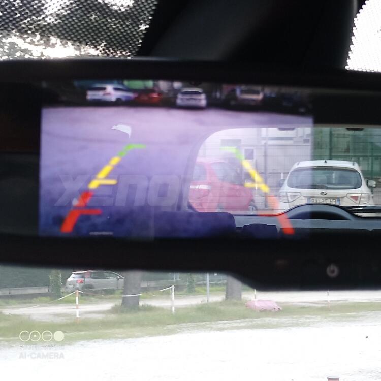 Specchietto acceso con immagine visibile sul display 