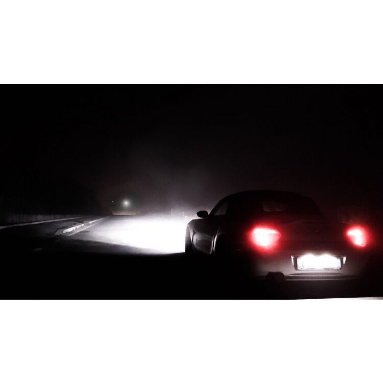 1 Kit Xenon BMW Z4 E85 E86 - 2003 al 2008 - Xenon 35W e Posizione - 6000k <p>Kit Xenon 35W specifico per il faro della BMW Z4 E85/E86 e Luci Posizione a Led in tinta. Plug&Play zero spie, contiene tutto l'occorrente. Luce Bianco Lunare 6000k.</p>
<p> </p>