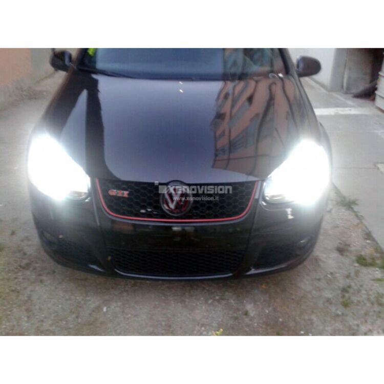 <p>Se avete acquistato tutto il gruppo ottico bixenon originale per la vostra auto che equipaggiava inizialmente fari alogeni, questo kit Xenovision &egrave; tutto ci&ograve; che vi occorre per farli funzionare: lampade, centraline compatibili, istallazione semplice e senza spie sul cruscotto!<br />Le lampade sono le esclusive Xenovision FocusPRO Korea, il massimo della qualit&agrave; sul mercato italiano.</p>