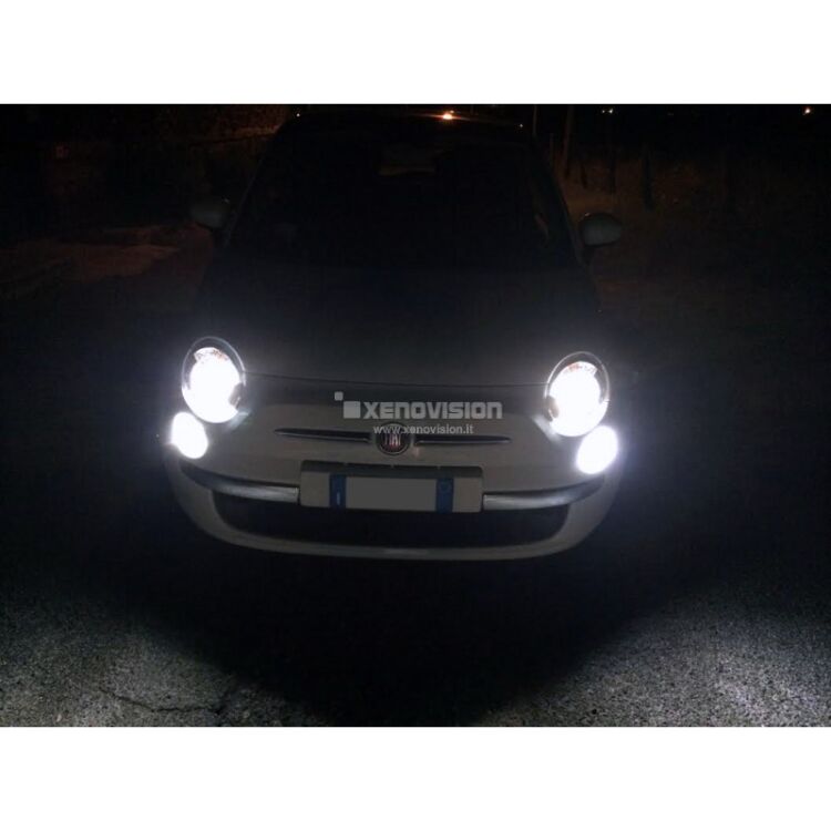 5 Kit xenon Fiat 500 fino a 2015 - Xenon 35W, Led DRL e Targa - Zero Spie - 6000k <p>Kit xenon e DRL Led Ultraluminosi (400Lumen!) per Fiat 500. 100% Plug&Play, l'unico in Italia con Led DRL Ultraluminosi zero spie. Un prodotto completo e introvabile altrove, qualità Garantita Xenovision.</p>