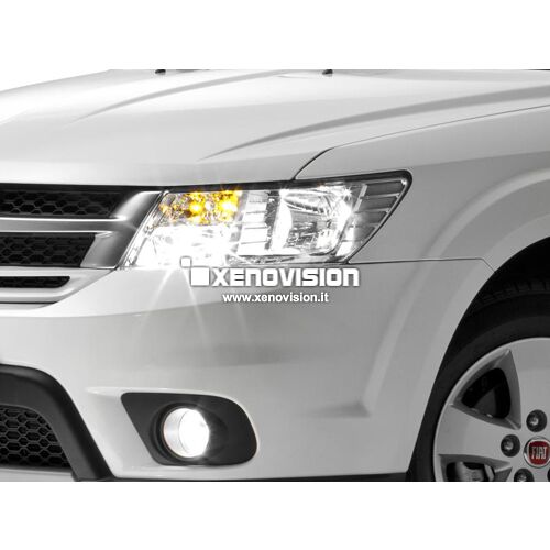 <p>Kit Xenon 35W specifico per il faro della Fiat Freemont e Luci Posizione a Led in tinta. Plug&amp;Play zero spie, contiene tutto l'occorrente. Luce Bianco Lunare 6000k.</p>
<p>&nbsp;</p>