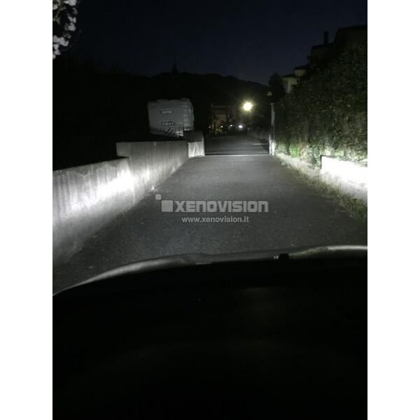 <!DOCTYPE html>
<html>
<head>
</head>
<body>
<p>Kit BiXenon 35W specifico per il faro della&nbsp;Fiat Panda 2012 in poi. Plug&amp;Play zero spie, contiene tutto l'occorrente. Luce Bianco Lunare 6000k.</p>
<p>&nbsp;</p>
</body>
</html>