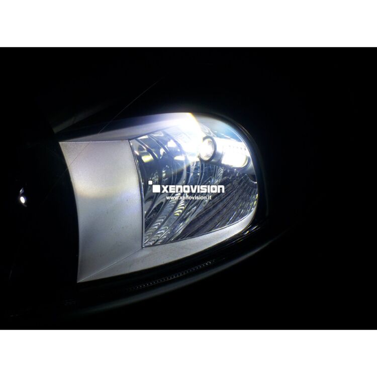 <!DOCTYPE html>
<html>
<head>
</head>
<body>
<p>Kit BiXenon 55W specifico per il faro della Fiat Punto Evo e GrandePunto. Plug&amp;Play zero spie, contiene tutto l'occorrente. Luce Bianco Lunare 6000k.</p>
</body>
</html>