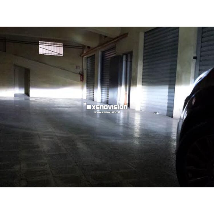 1 Kit Xenon Ford B-Max - 2012 in poi - Xenon 35W - 6100k Kit Xenon Focus Pro Korea 35W specifico per il faro della Ford B-Max dal 2012 in poi. Plug&Play zero spie, contiene tutto l'occorrente. Luce Bianco Lunare 6100k.