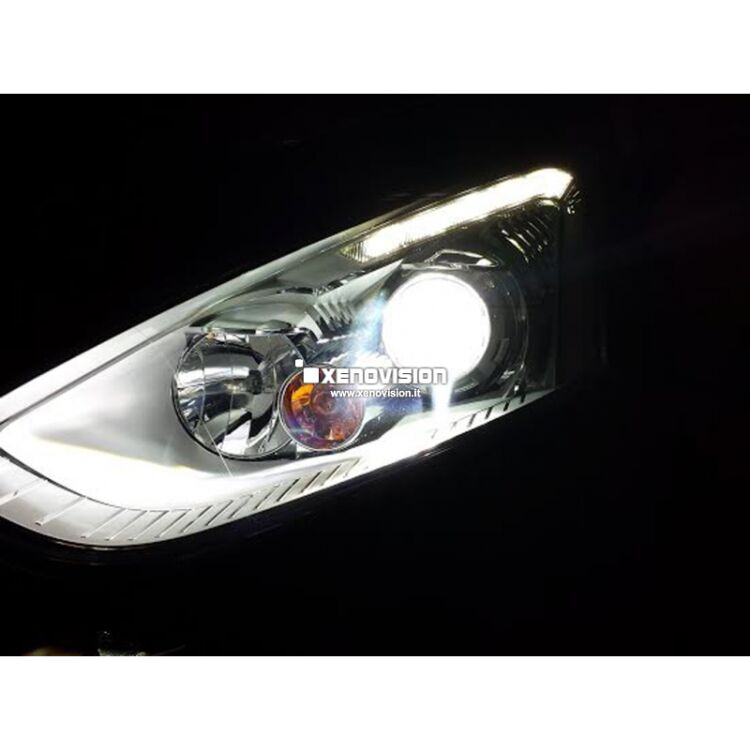 2 Kit Xenon Ford B-Max - 2012 in poi - Xenon 35W - 6100k Kit Xenon Focus Pro Korea 35W specifico per il faro della Ford B-Max dal 2012 in poi. Plug&Play zero spie, contiene tutto l'occorrente. Luce Bianco Lunare 6100k.