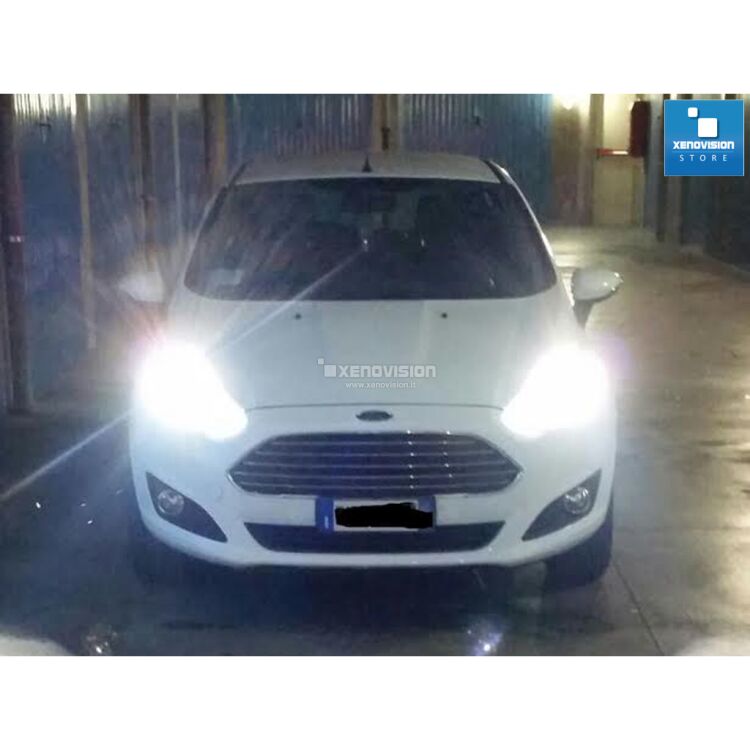 <p>Kit Xenon 35W specifico per il faro della Ford Fiesta Plus 2014 in poi. Plug&amp;Play zero spie, contiene tutto l'occorrente. Luce Bianco Lunare 6000k.</p>