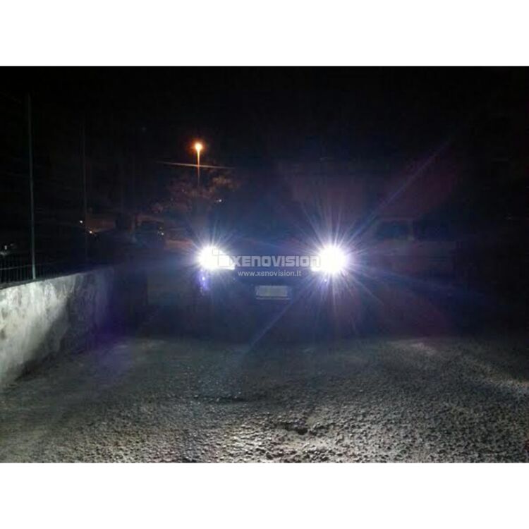 <p>Kit Xenon 35W e Luci Posizione a Led in tinta, pacchetto specifico per Ford Fiesta. Plug&amp;Play, contiene tutto l&#39;occorrente. Luce Bianco Lunare 6000k &nbsp;</p>