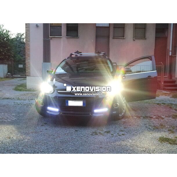 3 Kit Xenon Ford Focus - Parabola - 2011 in poi - Xenon 35W e Led - 5300k <p><span style="color: #000000; font-family: Verdana, Arial, Helvetica, sans-serif; font-size: 10px; font-style: normal; font-variant-ligatures: normal; font-variant-caps: normal; font-weight: normal; letter-spacing: normal; line-height: normal; orphans: 2; text-align: start; text-indent: 0px; text-transform: none; white-space: normal; widows: 2; word-spacing: 0px; float: none; background-color: #ffffff; display: inline !important">Kit Xenon Focus Pro Korea 35W specifico per il faro delle Ford Focus dal 2011 in poi e Luci Posizione Led in tinta. Plug&Play, l'unico zero spie, contiene tutto l'occorrente. Luce Bianco Solare 5300k.</span></p>
