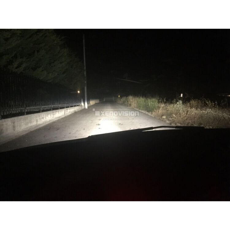 <p>Kit Xenon H7 5000k 35W DiamondPRO Xenovision ad architettura digitale  64-Bit. Lampade xenon H7 Bianco Solare. Ket KOREA, Qualita Garantita 2  anni </p>