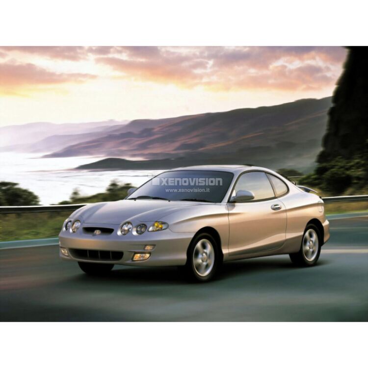 <p>Kit Xenon 35W specifico per il faro della Hyundai Coupe dal 1996 al 2001 e Luci Posizione Led in tinta. Plug&amp;Play zero spie, contiene tutto l'occorrente. Luce Bianco Solare 5000k.</p>