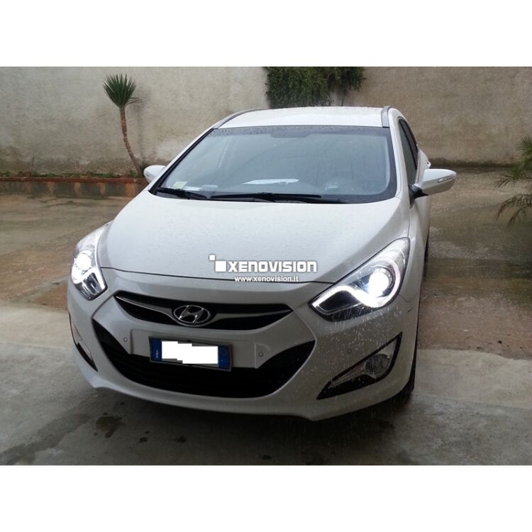 5 Kit Xenon Hyundai I 40 - 2011 in poi - Xenon 35W in tinta con i Led <p>Kit Xenon Focus Pro Korea 35W specifico per il faro della Hyundai i40 in tinta con i Led originali. Plug&Play zero spie, contiene tutto l'occorrente. Luce Bianco Solare come i Led originali.</p>
<p> </p>