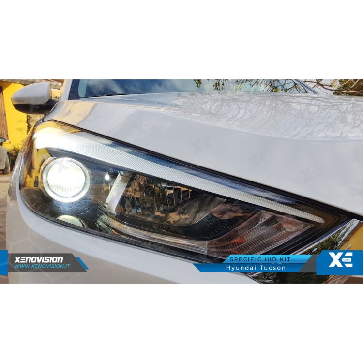 <p>Kit Xenon FocusPRO 35W specifico per il faro della Hyundai Tucson. Plug&amp;Play zero spie, contiene tutto l'occorrente. Luce Bianco Lunare 6100k.</p>