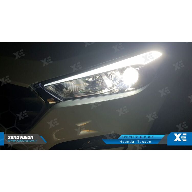 <p>Kit Xenon FocusPRO 35W specifico per il faro della Hyundai Tucson. Plug&amp;Play zero spie, contiene tutto l'occorrente. Luce Bianco Lunare 6100k.</p>