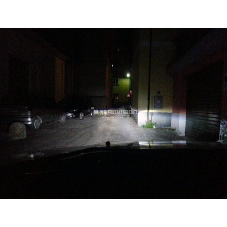 <p>Kit Xenon Specifico per i fari della tua Jeep Compass. Engineered by Xenovision - Qualit&agrave; Massima.</p>