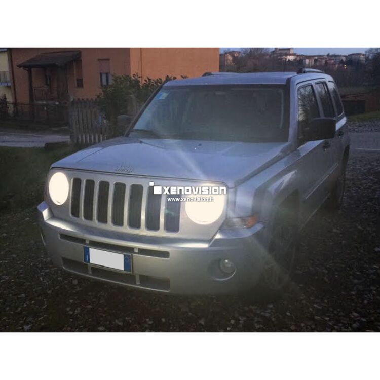 2 Kit Xenon Jeep Patriot - 2007 in poi (anche MY2011) - BiXenon 35W - 6000k <p>Kit Xenon 35W specifico per il faro della Jeep Patriot 2007 in poi. Plug&Play zero spie, contiene tutto l'occorrente. Luce Bianco Lunare 6000k.</p><p> </p>