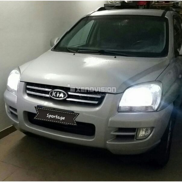 2 Kit Xenon Kia Sportage - 2004 a 2010 - BiXenon 35W e Led Posizione - 6000k <p>Kit BiXenon 35W specifico per il faro della Kia Sportage 2004-2010 e Luci Posizione in tinta. Plug&Play zero spie, contiene tutto l'occorrente. Luce Bianco Lunare 6000K.</p><p> </p>