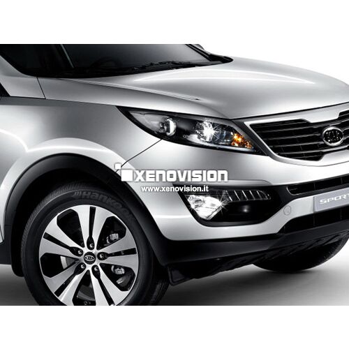 1 Kit Xenon Kia Sportage 3a Serie - 2010 a 2015 - Xenon 35W - 6000k <p>Kit Focus Pro Korea Xenon 35W specifico per il faro della Kia Sportage. Plug&Play zero spie, contiene tutto l'occorrente. Luce Bianco Lunare 6000k.</p><p> </p>