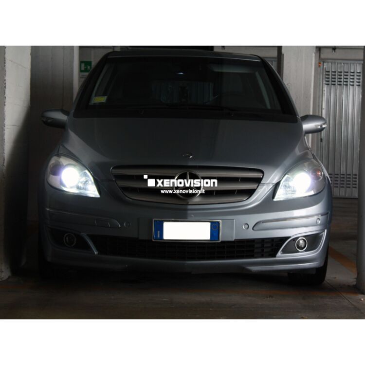 2 Kit Xenon Mercedes Classe B W245 - 2005 a 2011 - Xenon 35W e Led - 6000k <p>Kit Xenon 35W specifico per il faro della Mercedes Classe B W245 e Luci Posizione a Led in tinta. Plug&Play zero spie, contiene tutto l'occorrente. Luce Bianco Lunare 6000k.</p>