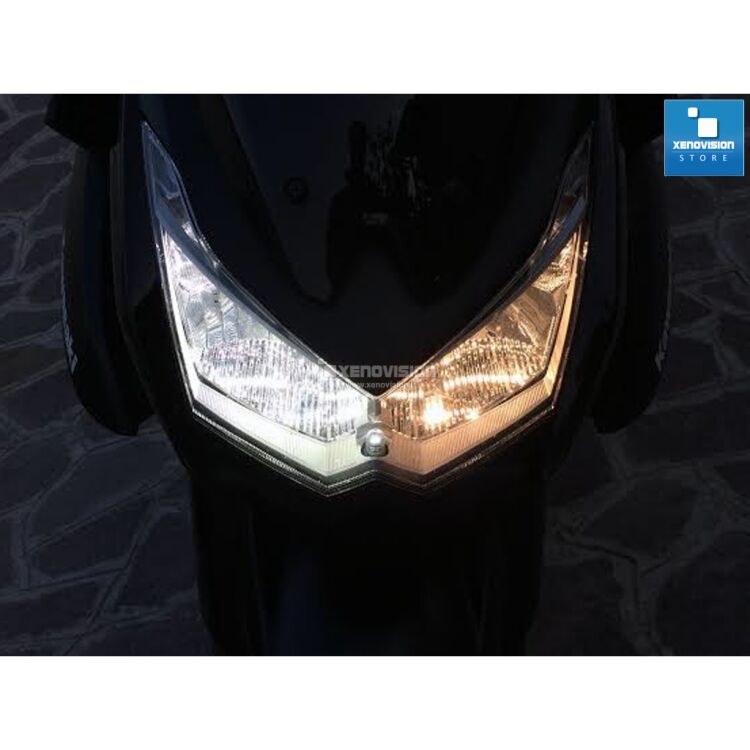 1 Kit xenon moto mono faro - 35W H7-C Bianco Solare 5300k <p>La più piccola centralina di sempre. Massima robustezza,  affidabilità, controllo digitale a 64Bit esclusivo XENOVISION - Kit xeno monolampada completo, modello 2011. Kit composto da una lampada ed una  centralina.<br />Canbus: <strong>NO</strong> | Garanzia centralina: <strong>3</strong> <strong>Anni</strong> | Professionale, Ultrasottile. </p>