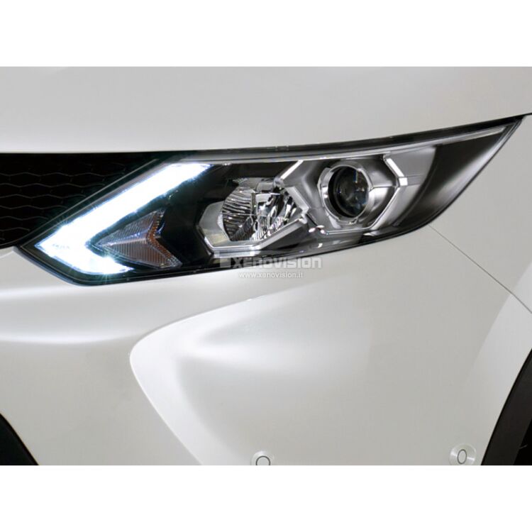 <p>Kit Xenon 35W specifico per il faro della Nissan Qashqai dal 2014 in poi. Plug&amp;Play zero spie, contiene tutto l'occorrente. Luce Bianco Solare&nbsp; 5000k.</p>